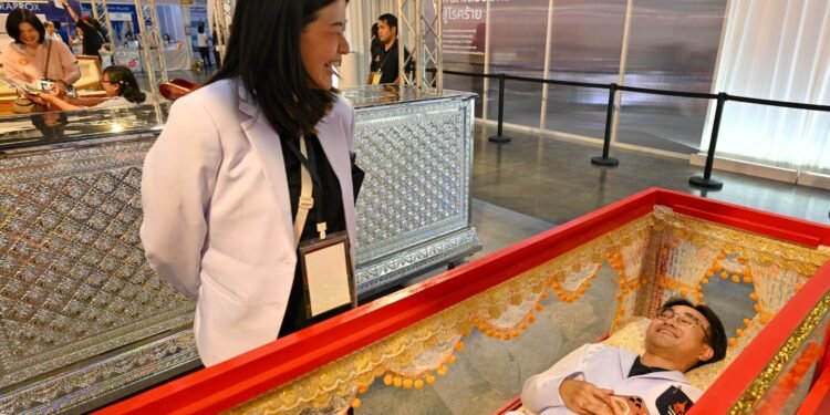 मृत्युलाई स्वीकार्न ‘डेथ फेस्ट’