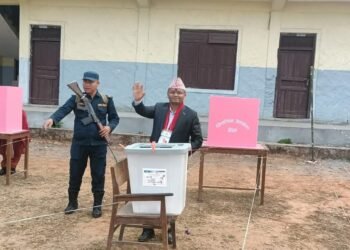 कास्की–२ का एमाले उम्मेदवार रश्मि आचार्यद्वारा मतदान