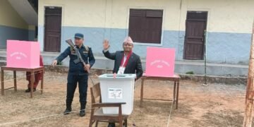 कास्की–२ का एमाले उम्मेदवार रश्मि आचार्यद्वारा मतदान