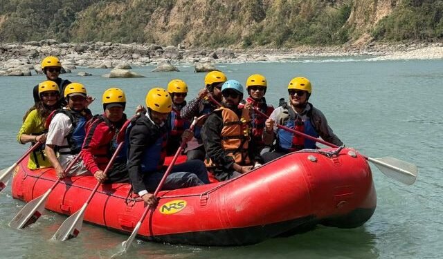 महाकाली नदीमा व्यावसायिक -याफटिङ सुरु