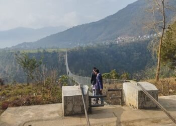 दुई जिल्ला जोड्ने झोलुङ्गे पुलले यात्रा सहज