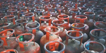 आजदेखि एलपी ग्यासको आधा सिलिन्डर बिक्री गरिदै