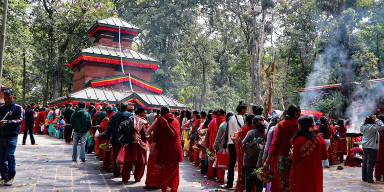 चैते दसैँमा कालिका मन्दिरमा भक्तजनको भीड