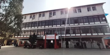 तीन वटा फर्मलाई जरिवाना