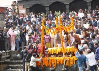 ओलीका बुबाको पशुपतिमा अन्तिम संस्कार
