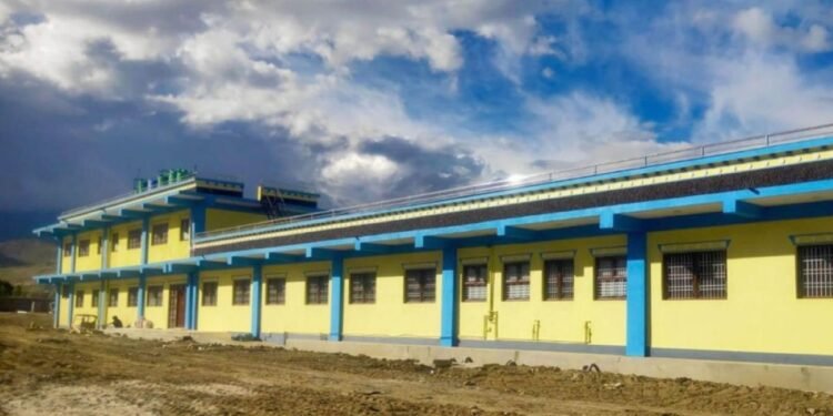 लोमान्थाङको आधारभूत अस्पताल भवन प्रयोगविहीन