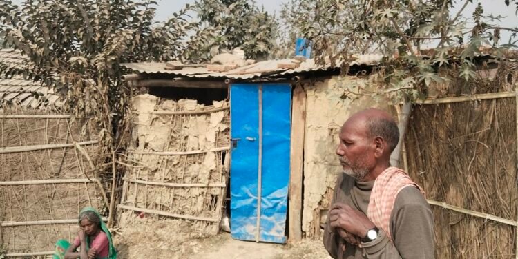 मुसहर बस्तीमा न व्यवस्थित घर, न शौचालय