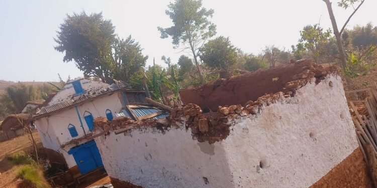 पौवादुङमा हावाहुरी पीडितलाई प्रतिपरिवार रु २० हजार राहत उपलब्ध गराइने