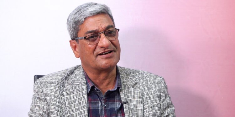 पूर्वगृहमन्त्री लेखकलाई कटुञ्जेबाट पक्राउ