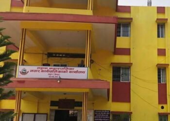 खाता रोक्काले लहान नगरपालिका ठप्प: कर्मचारी र शिक्षक चार महिनादेखि तलबविहीन