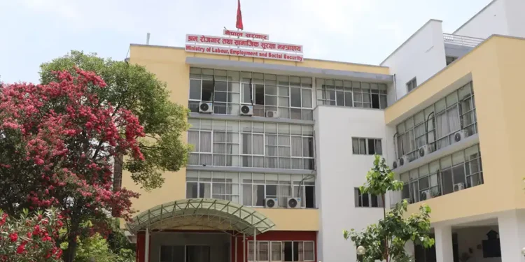 मध्यपूर्वका केही देशमा पुनः श्रम स्वीकृति खुला