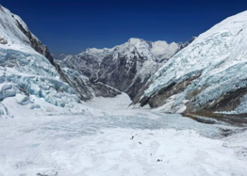 दोब्बर गतिमा हिउँ गुमाउँदै हिमनदी