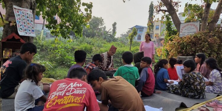 खुला आकाशमुनिको ‘ट्युसन’ कक्षा !