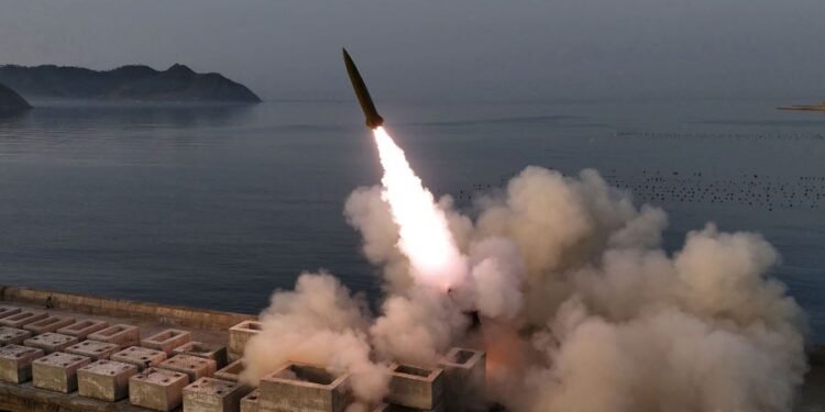 उत्तर कोरियाको क्लस्टर क्षेप्यास्त्र परीक्षण