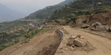 पेट्रोलियम पदार्थको मूल्यवृद्धिको प्रभाव दरवाङ–मुना–ढोरपाटन निर्माणमा