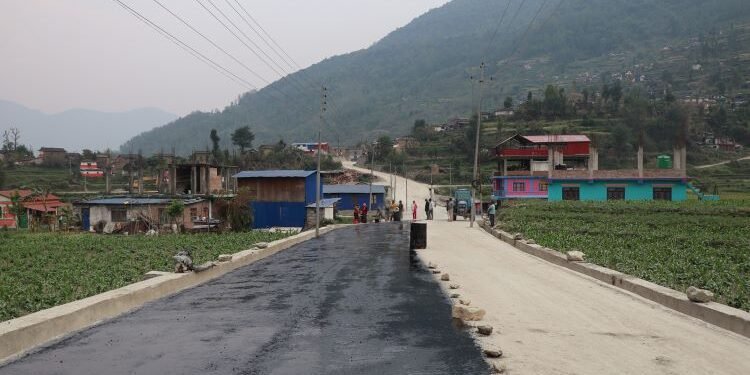 दरवाङ–मुना–ढोरपाटन सडकः ताकममा कालोपत्र सुरु