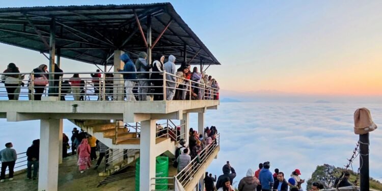 मानहुँकोटमा पर्यटकको चहलपहल बढ्यो