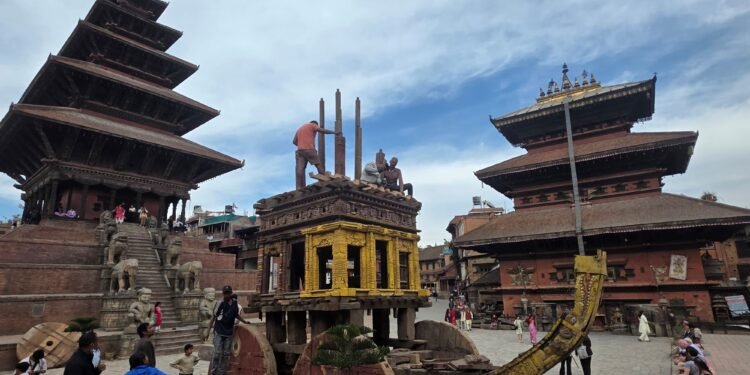 भक्तपुरमा लिच्छविकालीन बिस्केट जात्राको तारतम्य मिलाइँदै