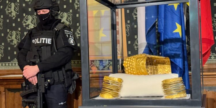 चोरीपछि सुनौलो हेलमेट फिर्ता