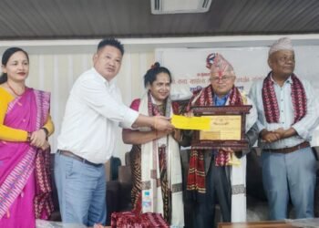 साहित्यकार कृष्ण धरावासीलाई दीर्घसेवा सम्मान