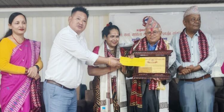 साहित्यकार कृष्ण धरावासीलाई दीर्घसेवा सम्मान