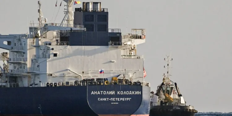 अमेरिकामा पेट्रोलको मूल्य प्रति ग्यालन ४ डलर नाघ्यो, सन् २०२२ यताकै उच्च