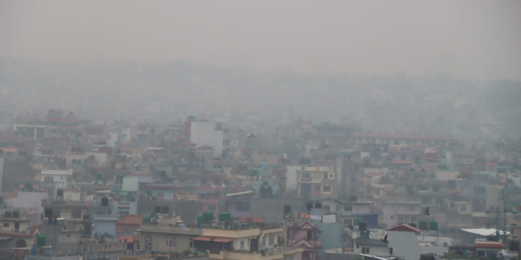 डढेलोले देश जलाउँदै, काठमाडौं विषाक्त हावाको चपेटामा—स्वास फेर्नै कठिन