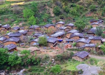 बुढाथोक घरबासः परम्परागत घरमा स्थानीय परिकार