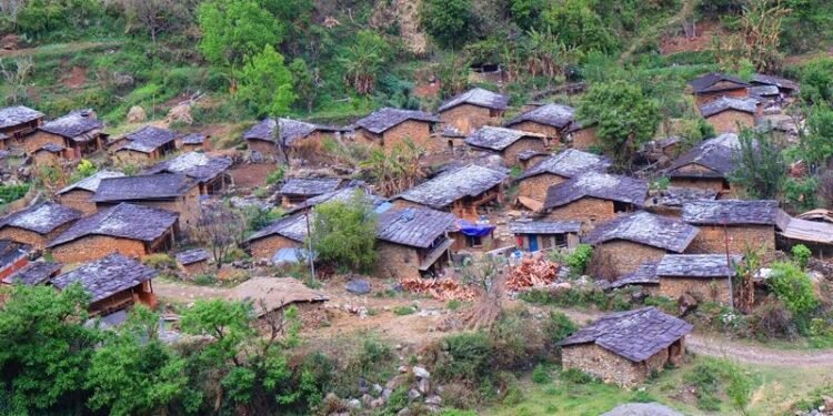 बुढाथोक घरबासः परम्परागत घरमा स्थानीय परिकार