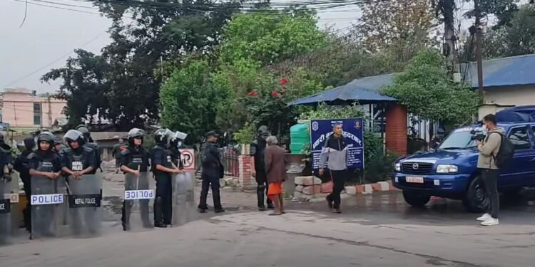 थापाथलीदेखि गैरिगाउँसम्म सुकुमवासी बस्ती हटाउने कार्य सुरु, ठूलो संख्यामा सुरक्षाकर्मी परिचाल