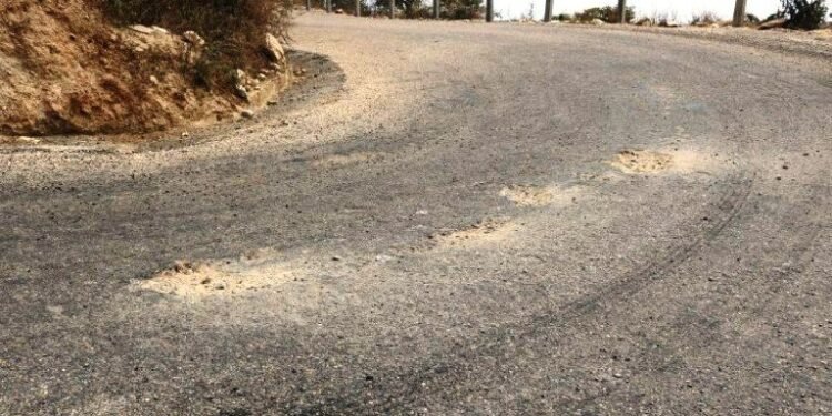 सहिदमार्ग स्तरोन्नति नहुँदा ताराखोलावासीलाई सास्ती