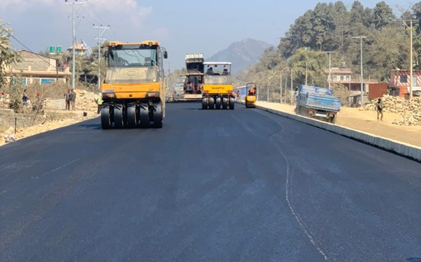 असारसम्म सक्ने लक्ष्यसहित पोखरा–मुग्लिन सडकको पश्चिम खण्डमा तीव्र काम