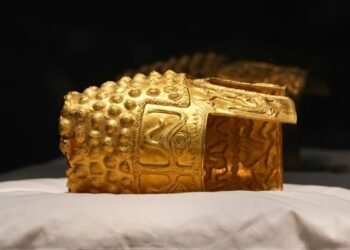 १४ महिनापछि स्वदेश फर्कियो २५०० वर्ष पुरानो अमूल्य सुनौलो हेलमेट