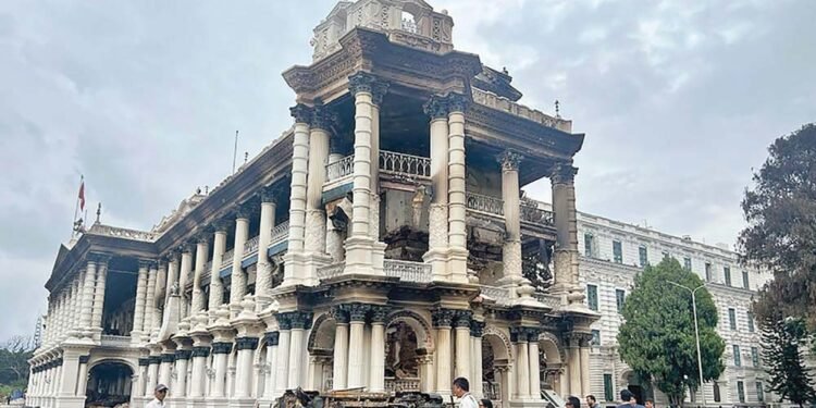 भूकम्पभन्दा बढी क्षति आगजनीबाट, सिंहदरबार पुनर्निर्माण कठिन