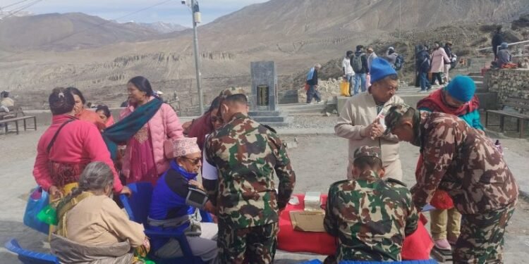 निःशुल्क स्वास्थ्य शिविरमा १६८ जना दर्शनार्थी पर्यटक लाभान्वित