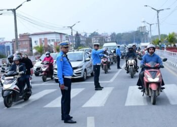 ट्राफिक प्रहरीको ‘सरप्राइज चेकिङ’ : सवारी नियम उल्लङ्घन गर्नेमाथि कडा निगरानी