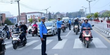 ट्राफिक प्रहरीको ‘सरप्राइज चेकिङ’ : सवारी नियम उल्लङ्घन गर्नेमाथि कडा निगरानी