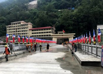 तातोपानी नाकामा चिनियाँ पर्यटकमाथि खुला लुटतन्त्र, प्रशासन मौन