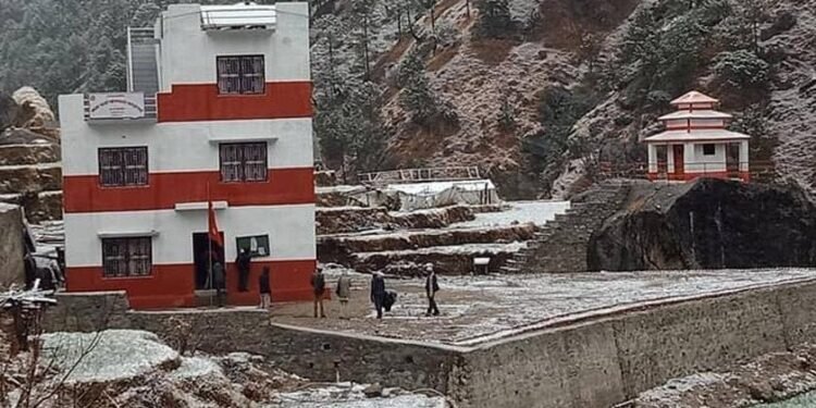 तिलागुफालाई धुँवामुक्त बनाउन ‘एक घर, एक सुधारिएको चुलो’ वितरण अभियान