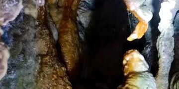 अनौठो ‘पाउद्वार मुर्ताला धार्मिक गुफा’ !