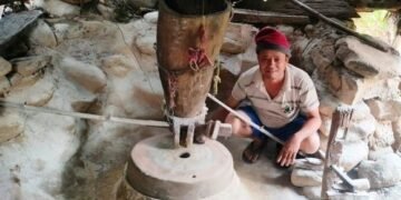 धारापानीवासी कुटानीपिसानी गर्न पानीघट्टकै भर