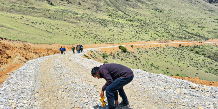 ढोरपाटन–निसेलढोर सडक स्तरोन्नति