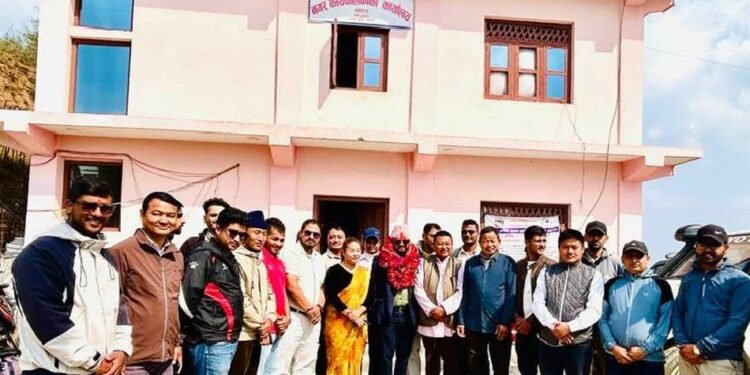 हलेसी तुवाचुङ नगरपालिकाले विस्थापित नागरिकको आवास बनाउन सहयोग गर्ने