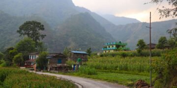 बिहेभोजको खर्च कटाएर टोलमा सडकबत्ती जडान