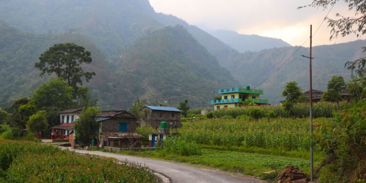 बिहेभोजको खर्च कटाएर टोलमा सडकबत्ती जडान