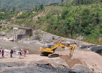 सुनकोशीको बेलिब्रिज झिकिएपछि समस्यामा स्थानीय