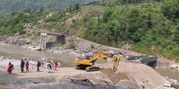 सुनकोशीको बेलिब्रिज झिकिएपछि समस्यामा स्थानीय