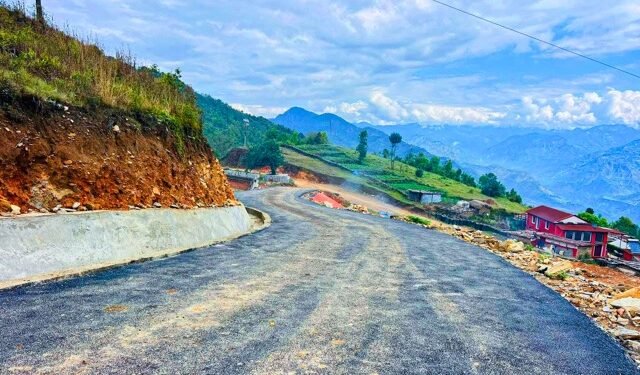 एघार वर्षपछि ग्रामीण सडक कालोपत्र