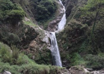 आहा अर्मके झरना !