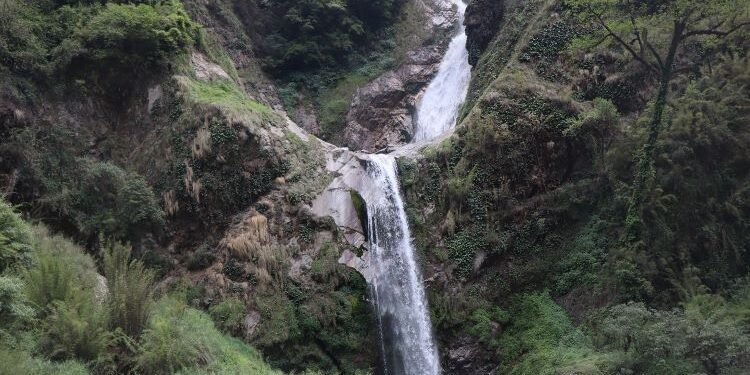 आहा अर्मके झरना !